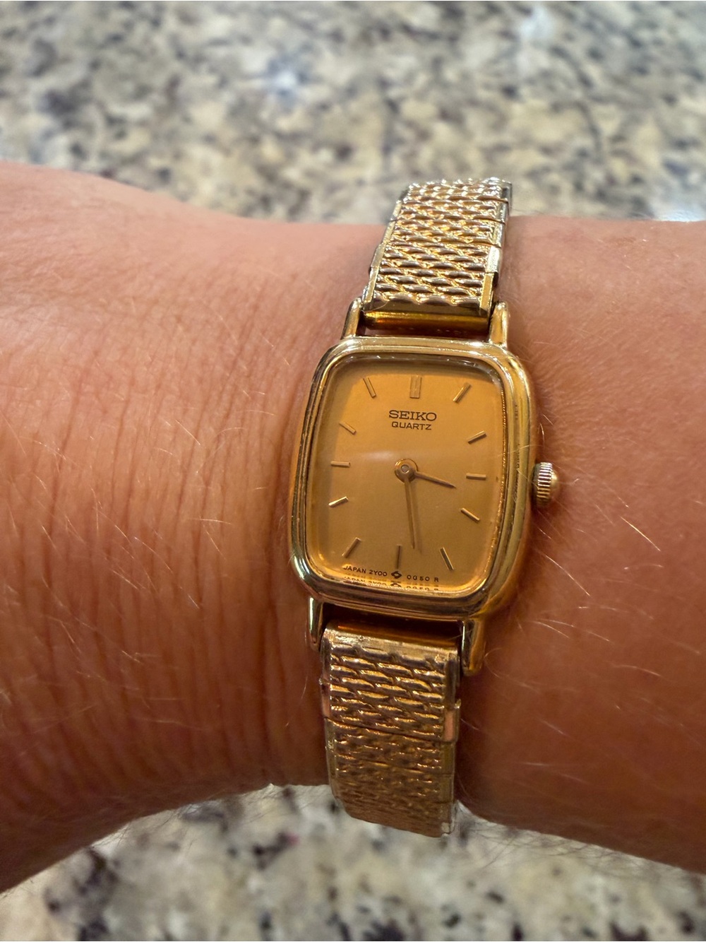 Vintage Seiko Women’s Quartz Watch 2Y00-5849 Gold Tone Expansion Band- Running